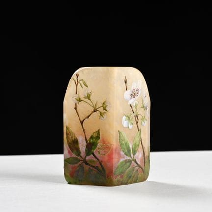 DAUM NANCY

Japanese Apple Blossoms

A diamond-sha