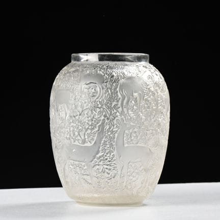 René LALIQUE (1860–1945)

An egg-shaped vase known