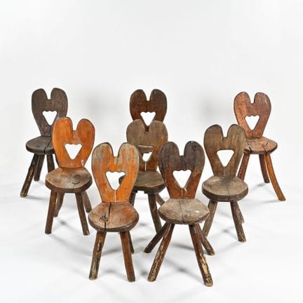 TRAVAIL DE MONTAGNE

Suite de huit chaises en bois