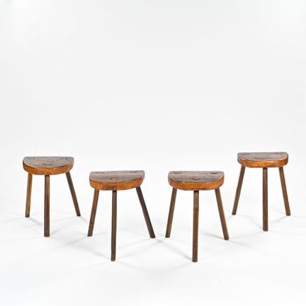 TRAVAIL de MONTAGNE 

Suite de quatre tabourets en