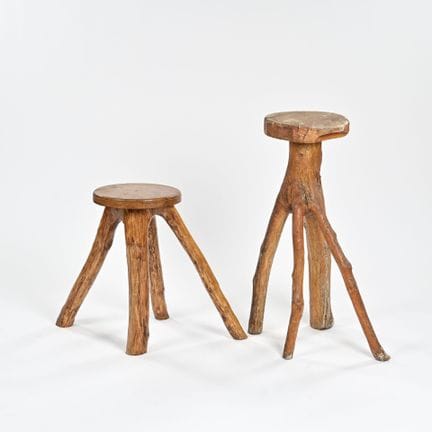 TRAVAIL BRUTALISTE

Suite de deux tabourets pouvan
