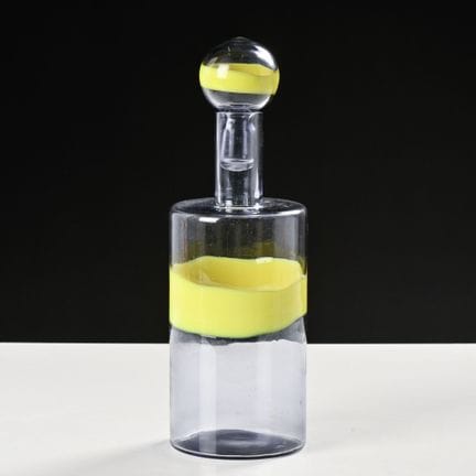 TRAVAIL DE MURANO

Bouteille en verre fumé avec un