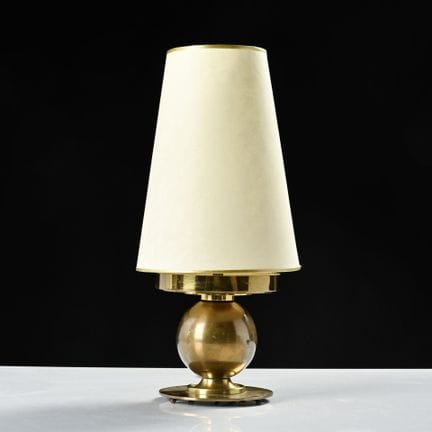 TRAVAIL FRANÇAIS

Lampe de table à base circulaire