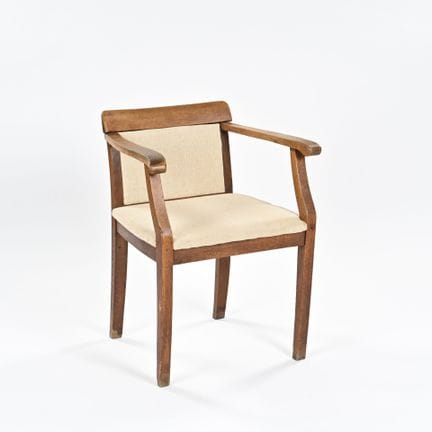 WORK 1940

Armchair with an oak frame featuring cu