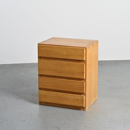 MAISON REGAIN

Commode en pin massif de la collect
