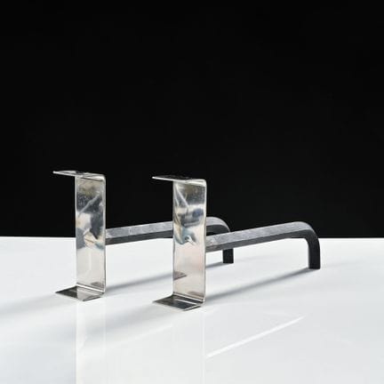 TRAVAIL 1970

Paire de chenets à décor d'un U en a