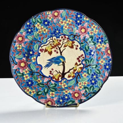 LONGWY

 Piatto in maiolica con decorazione policr