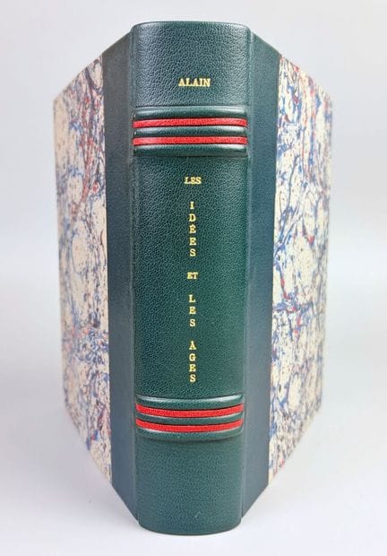 阿兰。《思想与时代》。巴黎，N.R.F. - 加利马出版社，1927年。两卷合为一册，四开本，后封面