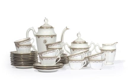 Partie de service à café en porcelaine blanche à d