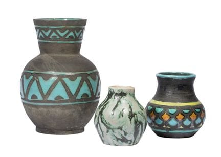Conjunto de tres jarrones balaustres de cerámica p