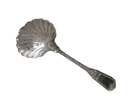 Cuchara de crema de plata, modelo «rocaille» con d