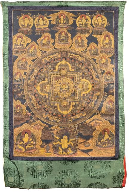 Tanka tibetana pintada que representa un mandala c