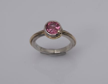 Anillo de oro amarillo de 750°/°° y plata (?) con 