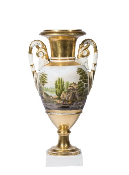 Gran jarrón de porcelana de gala, de forma balustr