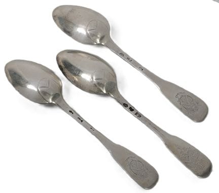 Tres cucharas de plata, modelo «uniplat». Las espá