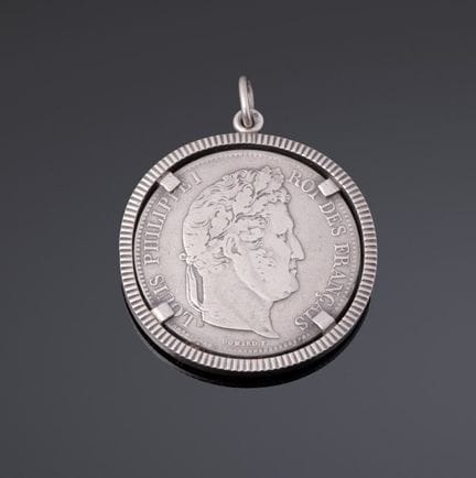 Pendentif en argent 950°/°° centré d’une monnaie d
