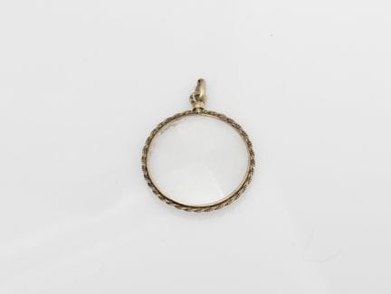 Pendentif porte souvenirs de forme circulaire dans