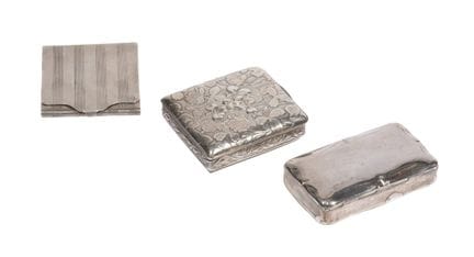 Conjunto de plata compuesto por una tabaquera rect