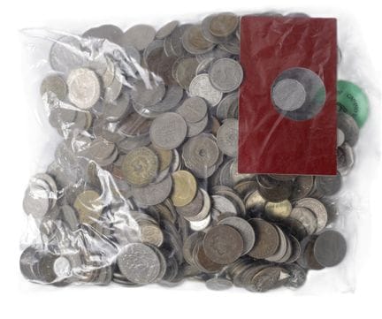 Assortimento di monete francesi e internazionali. 