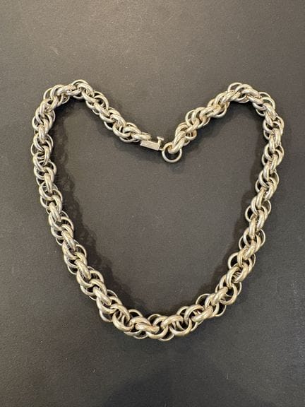 Halskette aus 925er Silber. Länge: 42 cm. Gewicht: