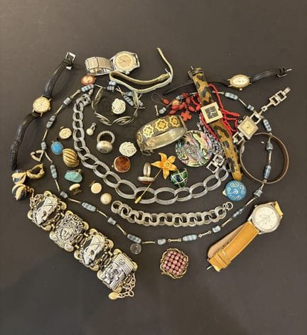 Partie Modeschmuck. Unfälle.