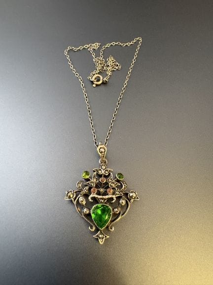 Antike Kette und Anhänger aus 800er Silber und Ede