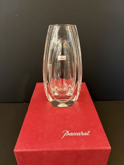 BACCARAT: Jarrón triangular «Bouton d'or» de crist
