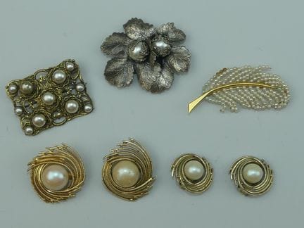 CHANEL (im Stil von) und VERSCHIEDENE, um 1950/60.