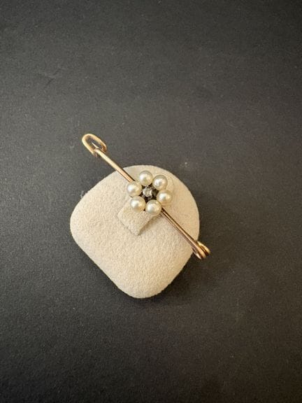 Brosche aus 750er Gold, Perlen vermutlich aus Fein