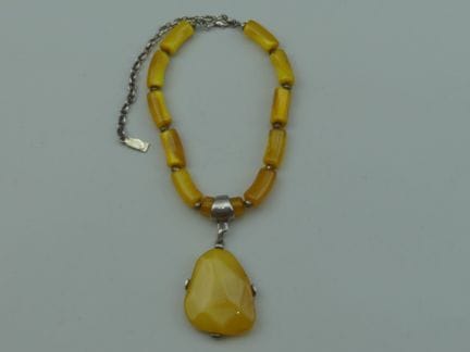 Dominique DENAIVE. Silberkette mit bernsteinfarben