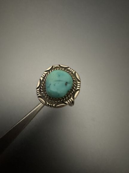 Ring aus Silber (mindestens 800°/°°) und Türkis. G