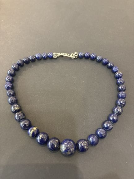 Lapislazuli-Perlenkette, Verschluss aus 800er Silb