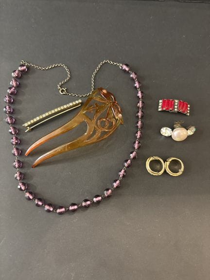 Set aus antikem Schmuck, bestehend aus einem Haark
