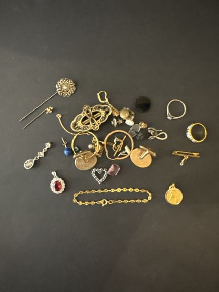 Schmuckset bestehend aus Anhänger, Brosche und Ans