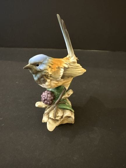 CAPODIMONTE. Pájaro azul de porcelana.
Altura: 11 