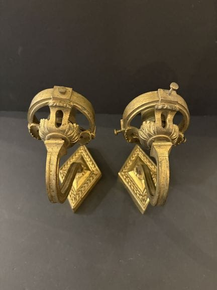 Antikes Wandleuchtenpaar aus vergoldeter Bronze. R