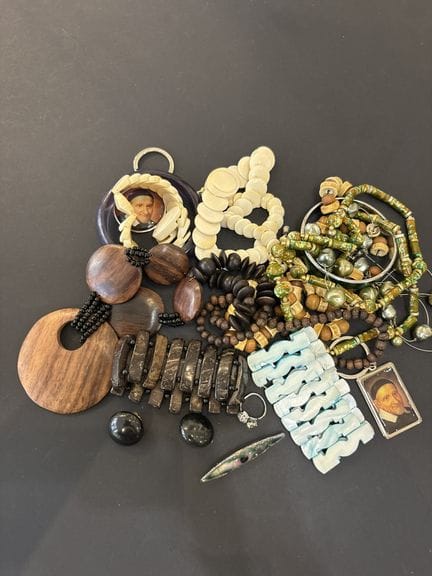 Partie Modeschmuck. Unfälle.
