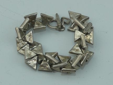 BICHE DE BERE. Armband aus gebürstetem, versilbert