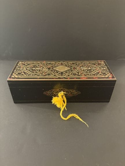 Caja de guantes de la época de Napoleón III, resta