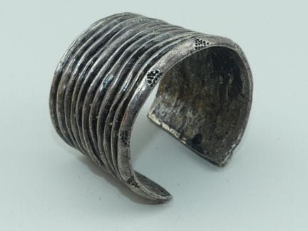 METAL POINTU'S. Manschettenarmband aus versilberte