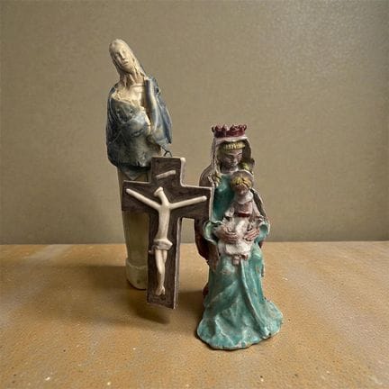 ESTATUETAS - Conjunto de tres estatuetas religiosa