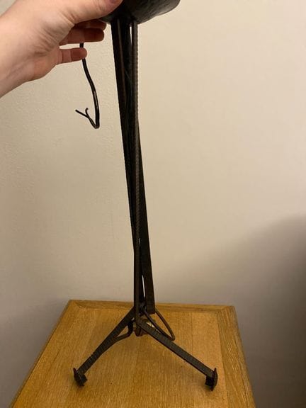 LAMPARA DE HIERRO FORJADO, hacia 1950
Pie de lámpa
