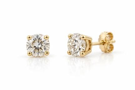CLOUS D’OREILLES OR ET DIAMANTS
Paire de CLOUS d'O