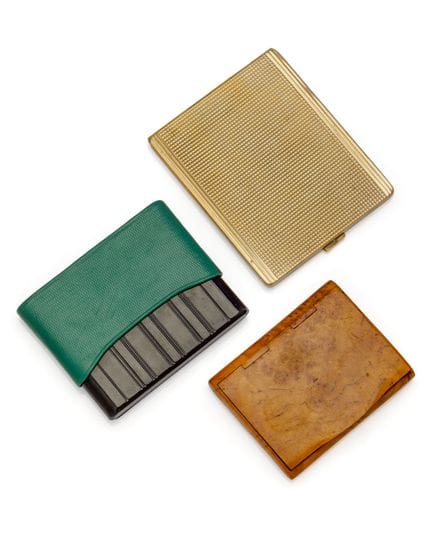 Gold-plated metal case
+ 2 boxes