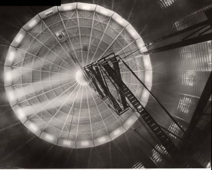 MODERNISTISCHE UND INDUSTRIELLE FOTOGRAFIE 
Fotogr