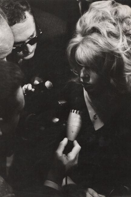 BRIGITTE BARDOT – MICRO 
Während der Dreharbeiten 