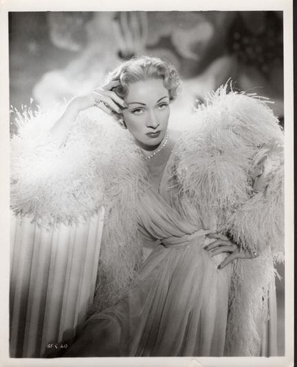 MARLENE DIETRICH
Vestida por Christian Dior, duran