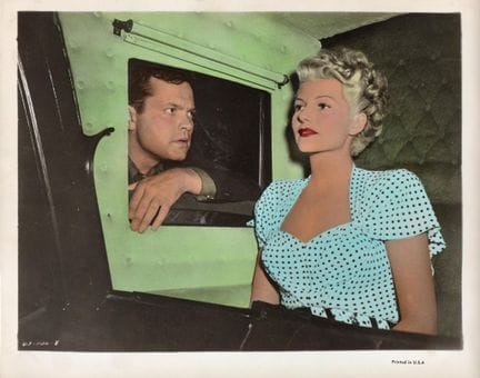 RITA HAYWORTH Y ORSON WELLES
Escena de la película