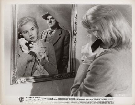 CARROLL BAKER Y KARL MALDEN
Escena de la película 
