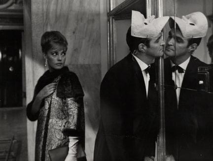JEANNE MOREAU Y STANLEY BAKER
Una mujer esquiva y 